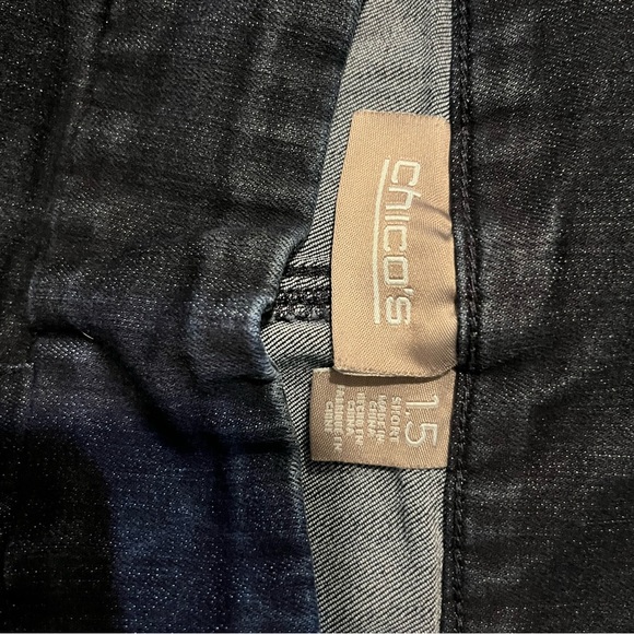 Chico’s 1.5 short (10 short)dark rinse jeans - Picture 3 of 3
